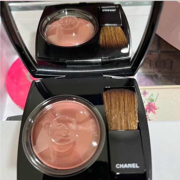 CHANEL Blush in Warm Coral - Picture 2 of 3